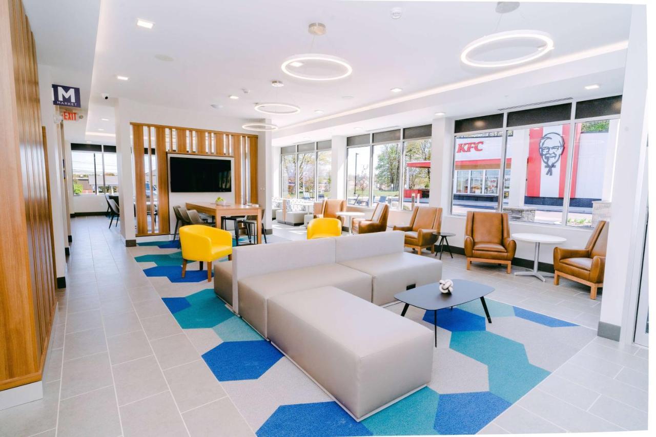 Microtel Inn & Suites By Wyndham Macedon Екстериор снимка