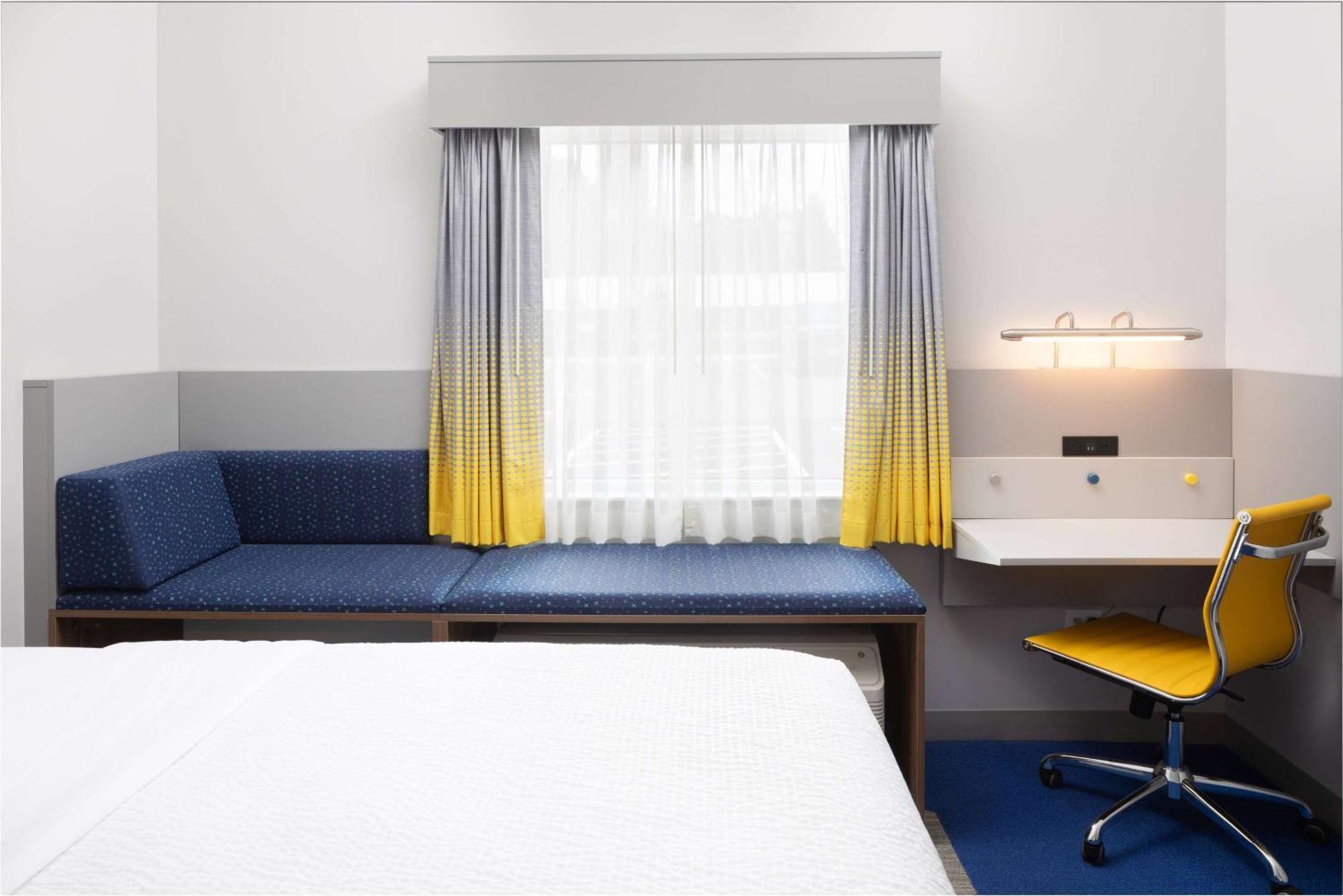 Microtel Inn & Suites By Wyndham Macedon Екстериор снимка