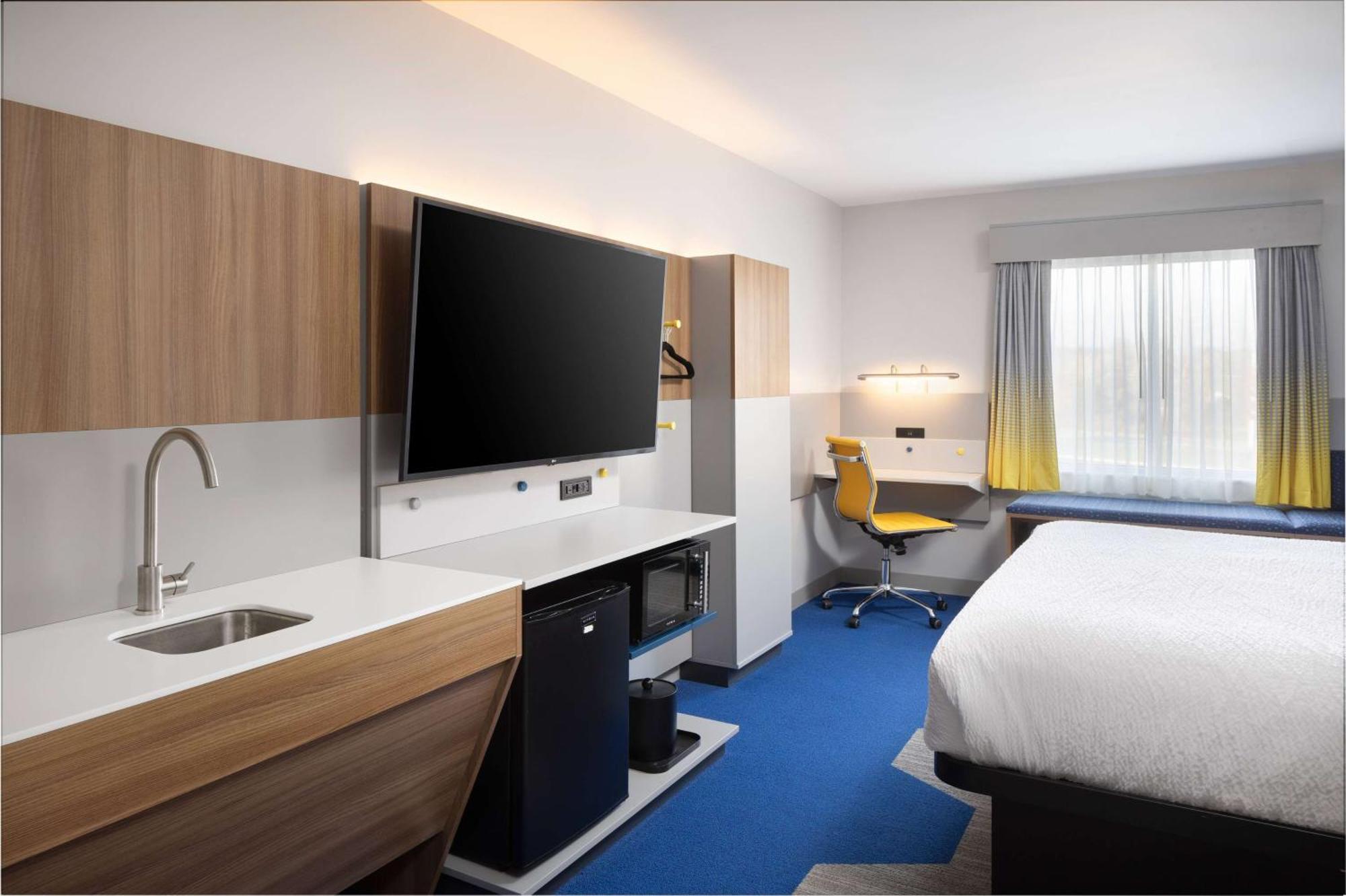 Microtel Inn & Suites By Wyndham Macedon Екстериор снимка