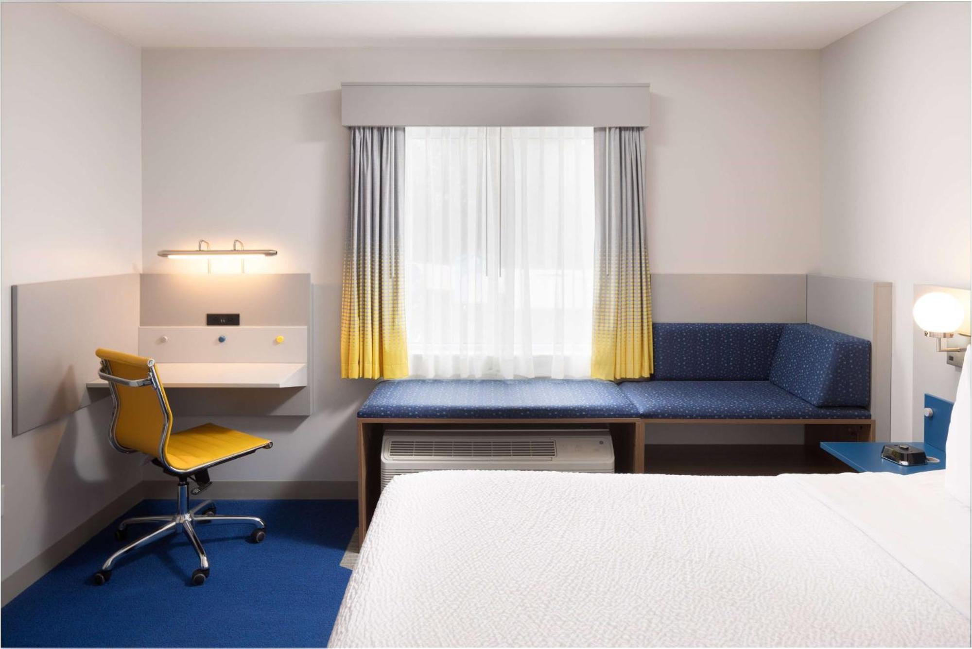 Microtel Inn & Suites By Wyndham Macedon Екстериор снимка